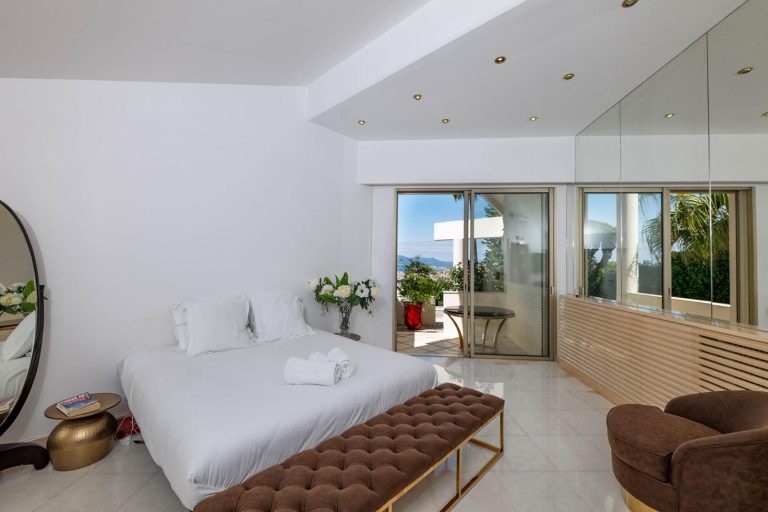 chambre ca coucher avec vue location cannes 768x512