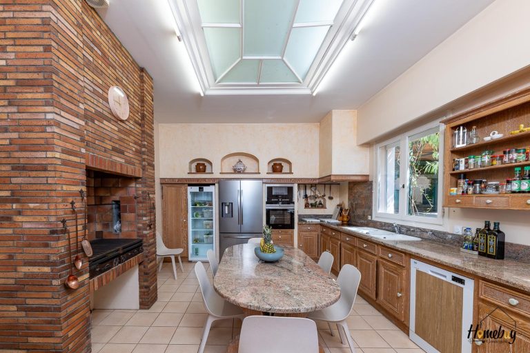 cuisine de la villa a louer sur cannes  768x512