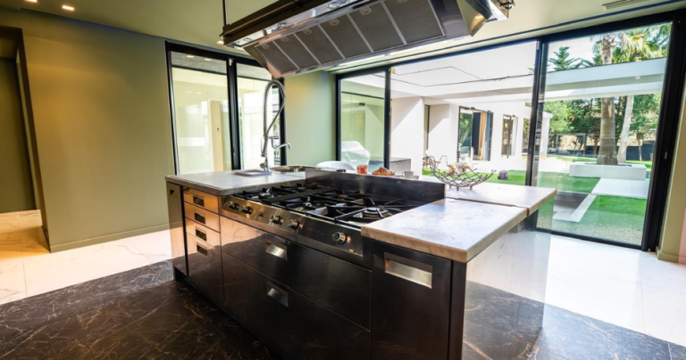 cuisine pro villa en location sur Mougins 768x404