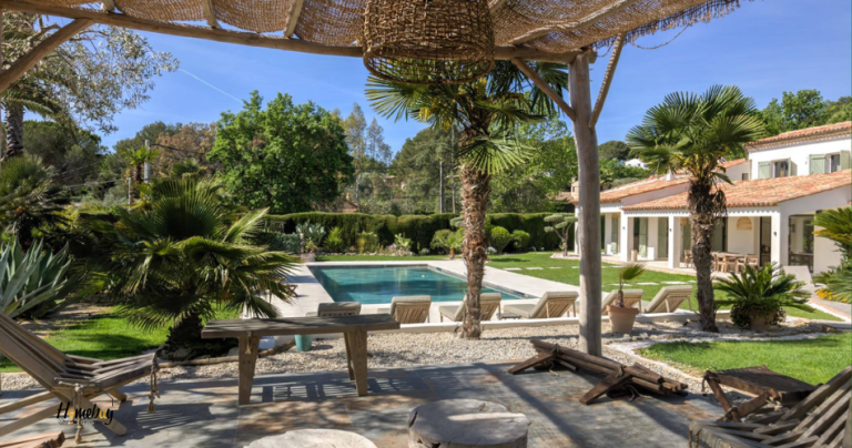 exterieur magnifique de la villa sur mougins a la location 1 768x404