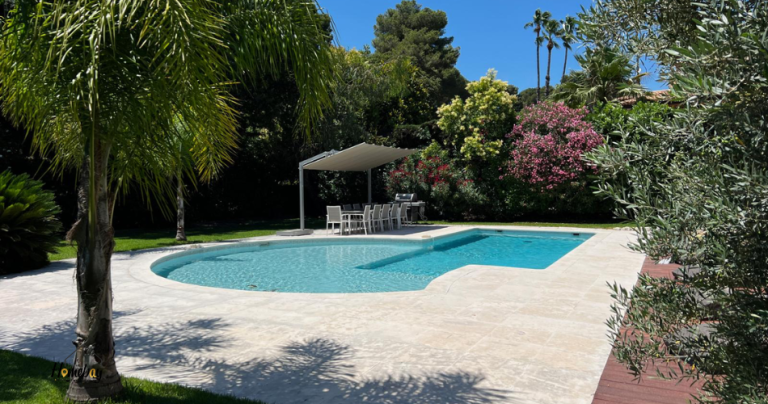 piscine de la maison en location sur vallauris golfe juan 768x404