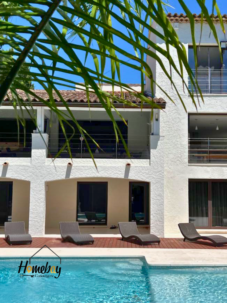 piscine et solarium maison de vacances a louer sur golfe juan
