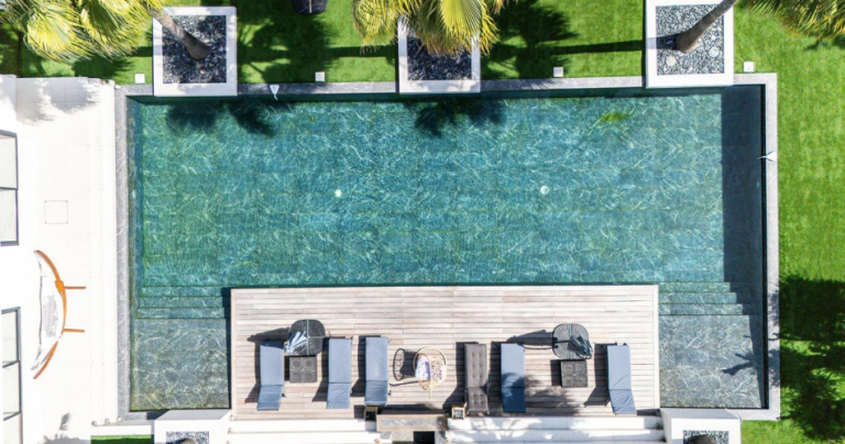 piscine villa contemporain en location sur mougins 768x404