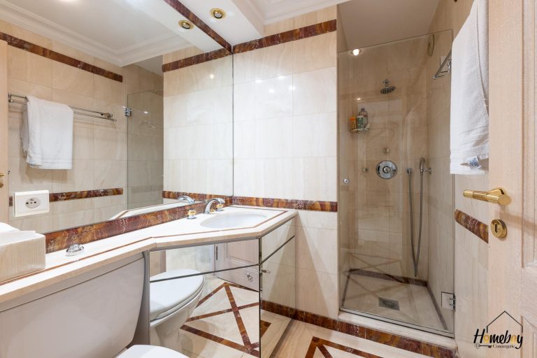 salle de bain location vacances cannes 768x512